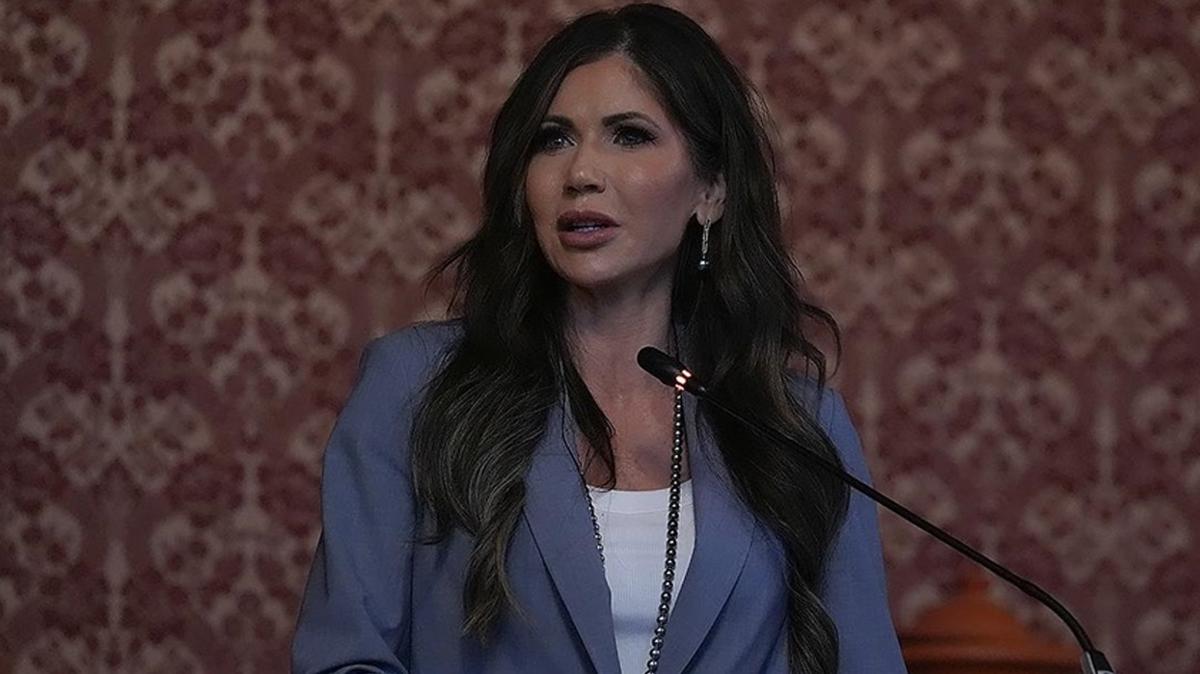 Minneapolis olay� �lkeyi kar��t�rd�: �� G�venlik Bakan�'na 'beceriksiz' tepkisi