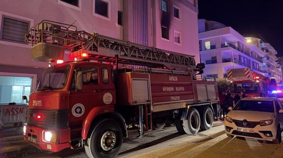 Alanya'da personel lojman�nda yang�n pani�i: 3 ki�iye acil m�dahale