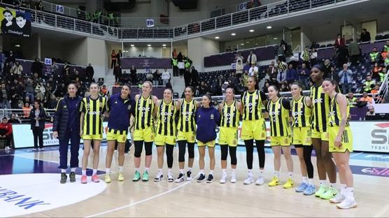 Fenerbah�e Opet, �BK Mersin'i yenerek finale ��kt�