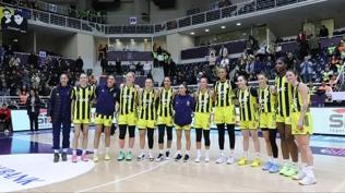 Fenerbah�e Opet, �BK Mersin'i yenerek finale ��kt�