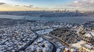 Kar ve f�rt�na yolda