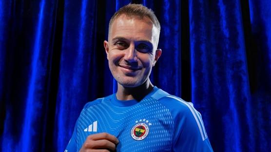 Mert G�nok: Futbolu Fenerbah�e'de b�rakaca��m