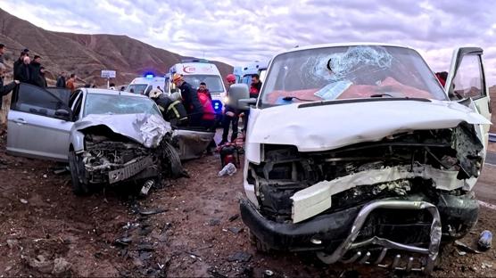 Aksaray'da feci �arp��ma: Biri a��r �ok say�da yaral� var