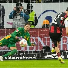 Can Uzun attı ama yetmedi! Frankfurt ile Dortmund yenişemedi
