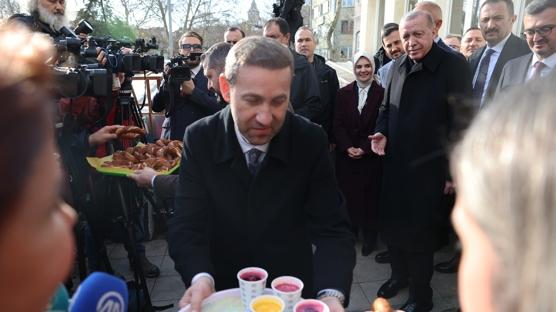 Cumhurba�kan� Erdo�an'dan gazetecilere s�rpriz