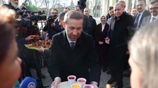 Cumhurba�kan� Erdo�an'dan gazetecilere s�rpriz