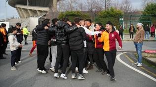 Galatasarayl� taraftarlar S�per Kupa i�in Atat�rk Olimpiyat Stadyumu'na geldi