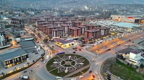 Kahramanmara�'ta afetin yaralar� sar�l�yor