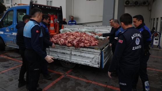Mersin'de g�da skandal�: Kilolarca bozuk et imha edildi