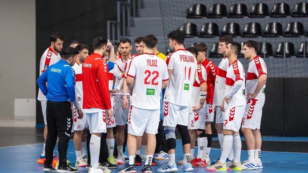 Milliler Bulgaristan kar��s�nda tur i�in sahada