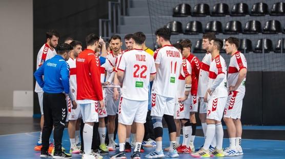 Milliler Bulgaristan kar��s�nda tur i�in sahada