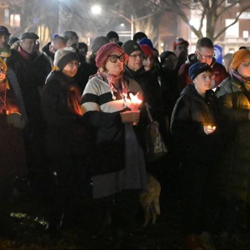 Minnesota'da �fke sokaklara ta�t�: Polise tepki olarak d�zenlenen g�sterilerde onlarca g�zalt�