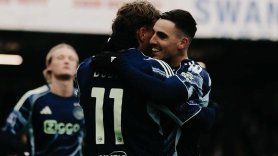 Ajax'tan 5 goll� ma�ta 3 puan