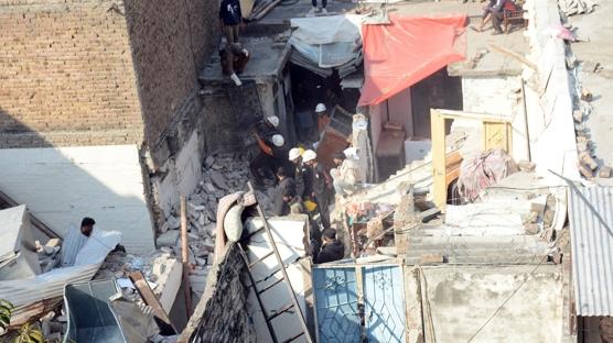 Pakistan'daki d���n evinde t�p facias�! Gelin ve damat ile 6 ki�i �ld�