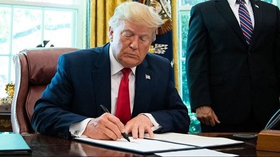 Venezuela petrol�ne �dokunulmazl�k� kararnamesi: Trump, imzay� att�