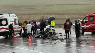 Ad�yaman'da yolcu otob�s� ile otomobilin �arp��t��� kazada 3 ki�i �ld�