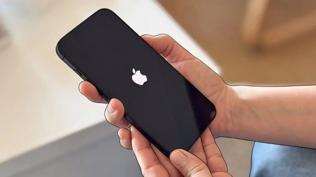 Apple 800 milyon iPhone kullan�c�s�n� uyard�!