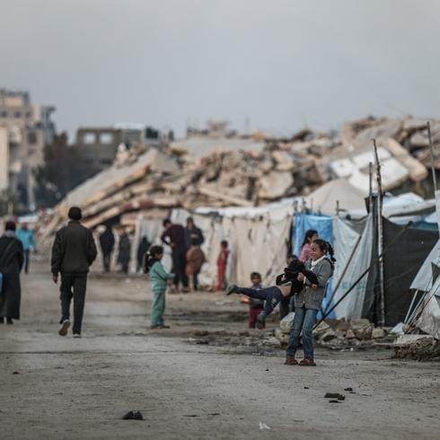 Gazze'deki Filistinliler, �srail soyk�r�m�n�n b�lgede insani felakete yol a�mas�n� protesto etti