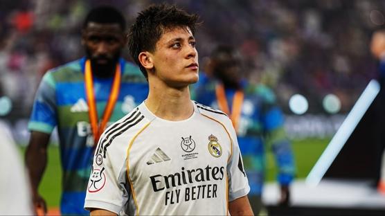 T�m d�nya o anlar� konu�uyor