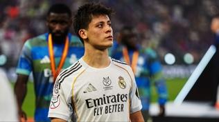 T�m d�nya o anlar� konu�uyor