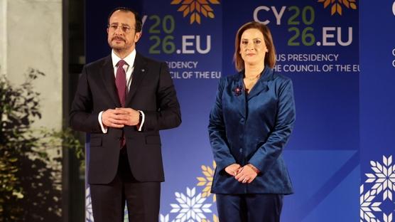 Yolsuzluk bask�s� istifa getirdi