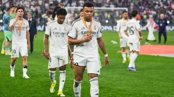 S�per Kupa finalinde kriz: Real Madrid, Barcelona'y� alk��lamad�