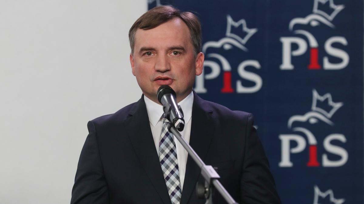 Yetkiyi k�t�ye kullanmakla su�lan�yordu... Macaristan, Polonyal� eski bakana s���nma hakk� tan�d�