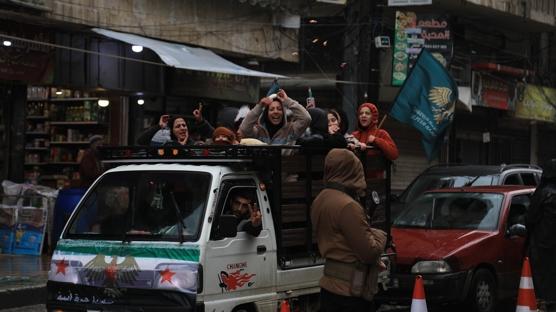 Halep'te ter�r�n izleri siliniyor! Devlet kurumlar� hizmet vermeye ba�lad�