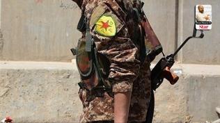 Kurbanın yüzüne bakarak sırıtan katil