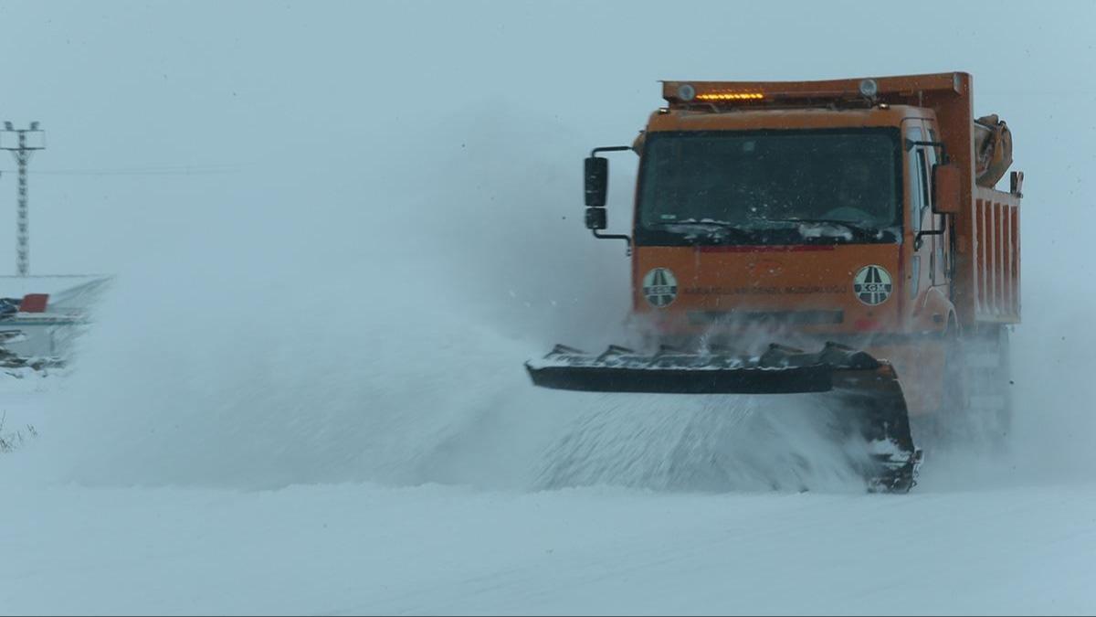 Kars-G�le kara yolu t�rlara kapat�ld�