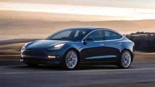 Tesla Model Y'nin 7 ki�ilik se�ene�i geri d�nd�: Peki, ger�ekten kullan��l� m�?