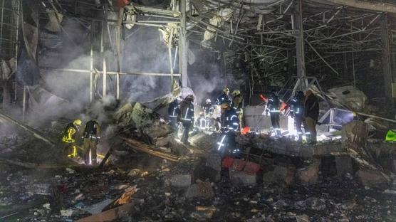 Ukrayna'n�n askeri ve enerji tesislerine hava sald�r�s�