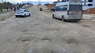 CHP'li belediye vatandaşı bozuk yola mahkum etti