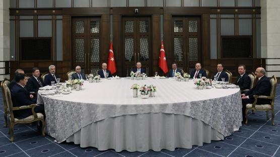 Cumhurba�kan� Erdo�an, yasama, y�r�tme ve yarg� temsilcileriyle g�r��t�