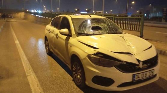 Bursa'da ak�l almaz kaza! Demir bariyerler seyir halindeki ara�lar�n �zerine d��t�