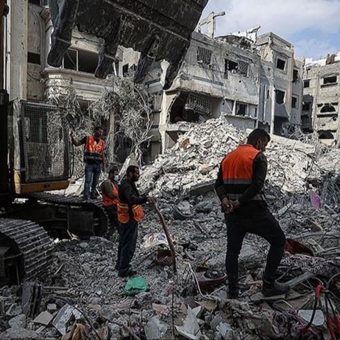 �srail, Gazze'de bir evi �HA ile hedef ald�: 1 ki�i hayat�n� kaybetti