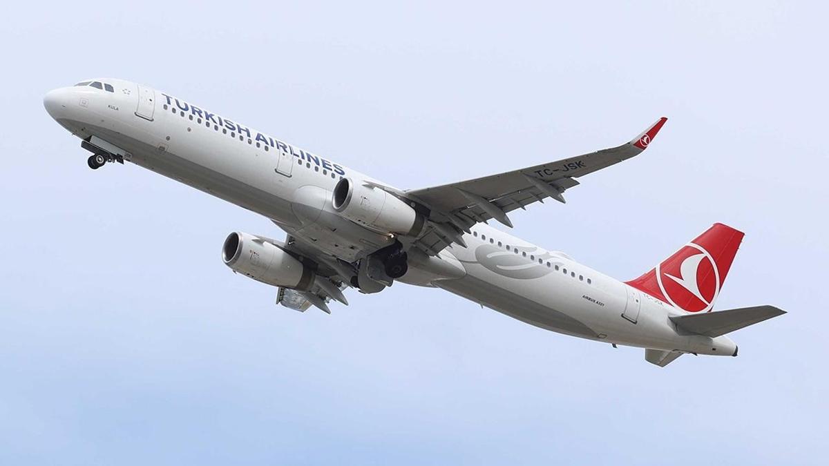 �stanbul'dan �spanya'ya gidiyordu: THY u�a�� acil ini� yapt�