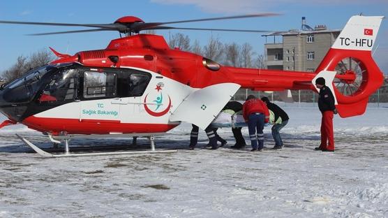 Kalp krizi ge�iren hastan�n imdad�na ambulans helikopter yeti�ti