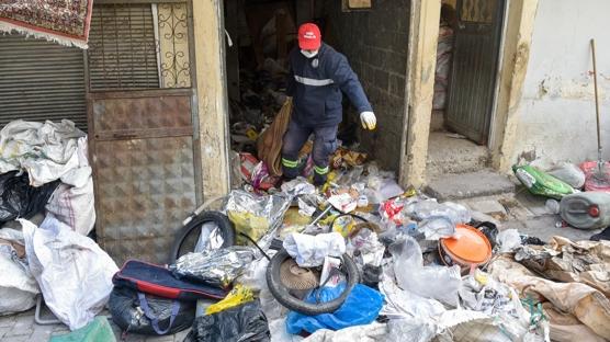 Kokudan şikayetçi oldular: Ekipler eve girdiğinde hayrete düştü