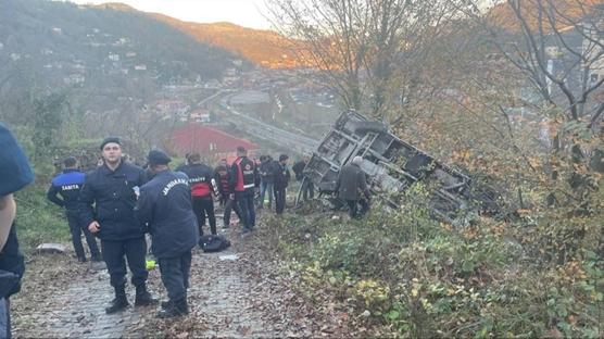 ��renci servisi facias�nda karar ��kt�: 6 kamu g�revlisine hapis cezas�