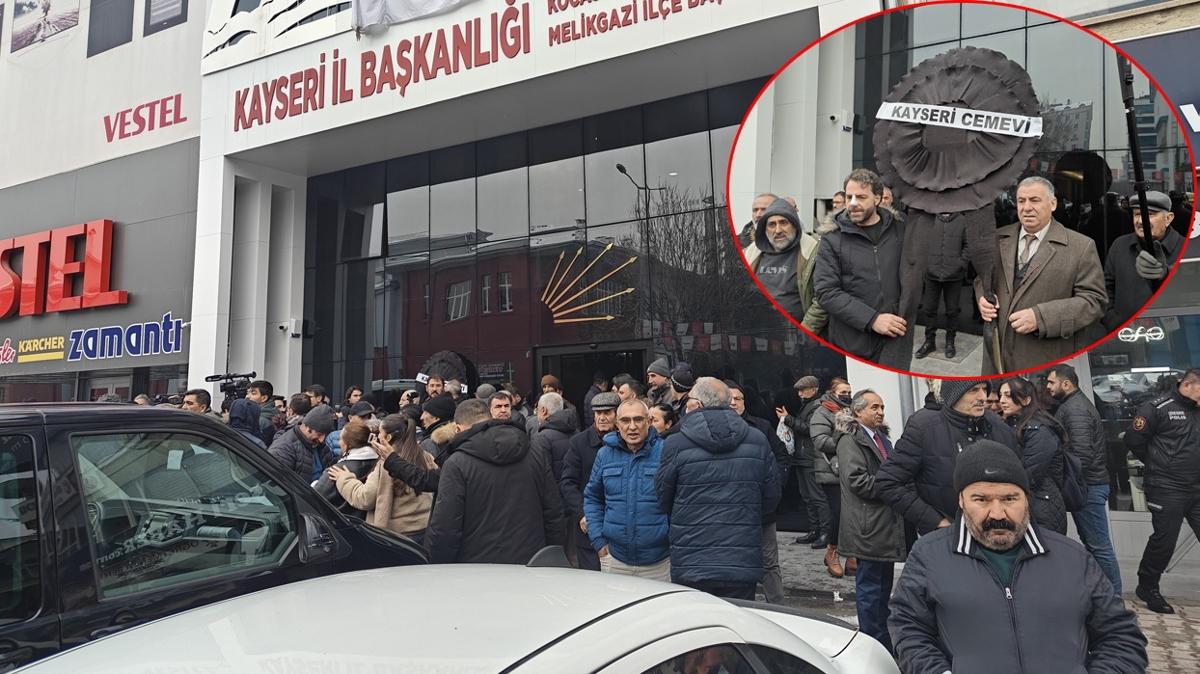 Alevi vatanda�lardan CHP'li y�netime 'siyah �elenkli' tepki