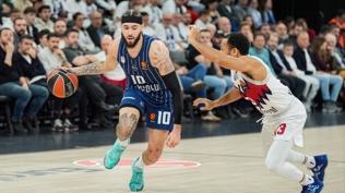 Anadolu Efes evinde Baskonia'ya ma�lup