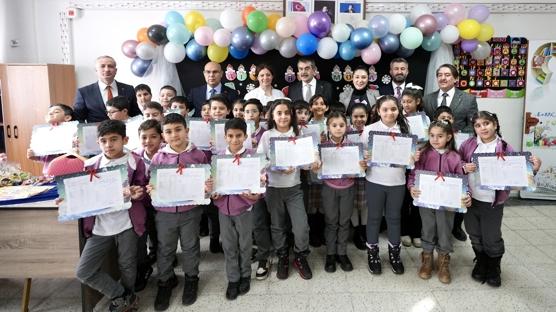 Bakan Tekin A�r�'da karneleri da��tt�: Tatilde dijital ba��ml�l�k uyar�s�