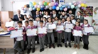 Bakan Tekin A�r�'da karneleri da��tt�: Tatilde dijital ba��ml�l�k uyar�s�