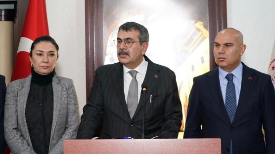 'Atat�rk'� seviyoruz, bu s�� siyasetten vazge�'