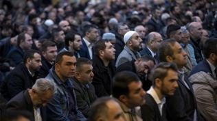 Cuma hutbesinde dikkat �eken mesaj: �stismarc�lar �slam'� kendi d���ncelerine hapsederler