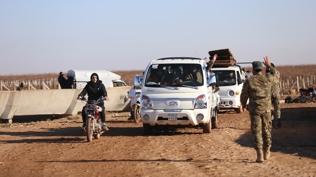 Deyr Hafir'de ter�r operasyonu: Siviller g�venli b�lgeye ge�iyor