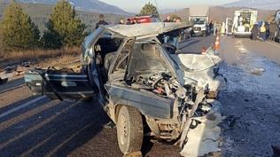 ��renci servisiyle otomobil �arp��t�: �l� ve yaral�lar var