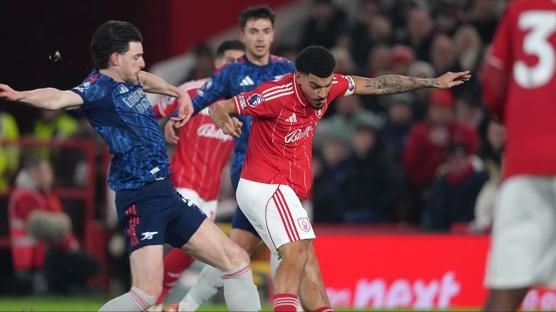 Arsenal, Nottingham Forest deplasman�nda tak�ld�