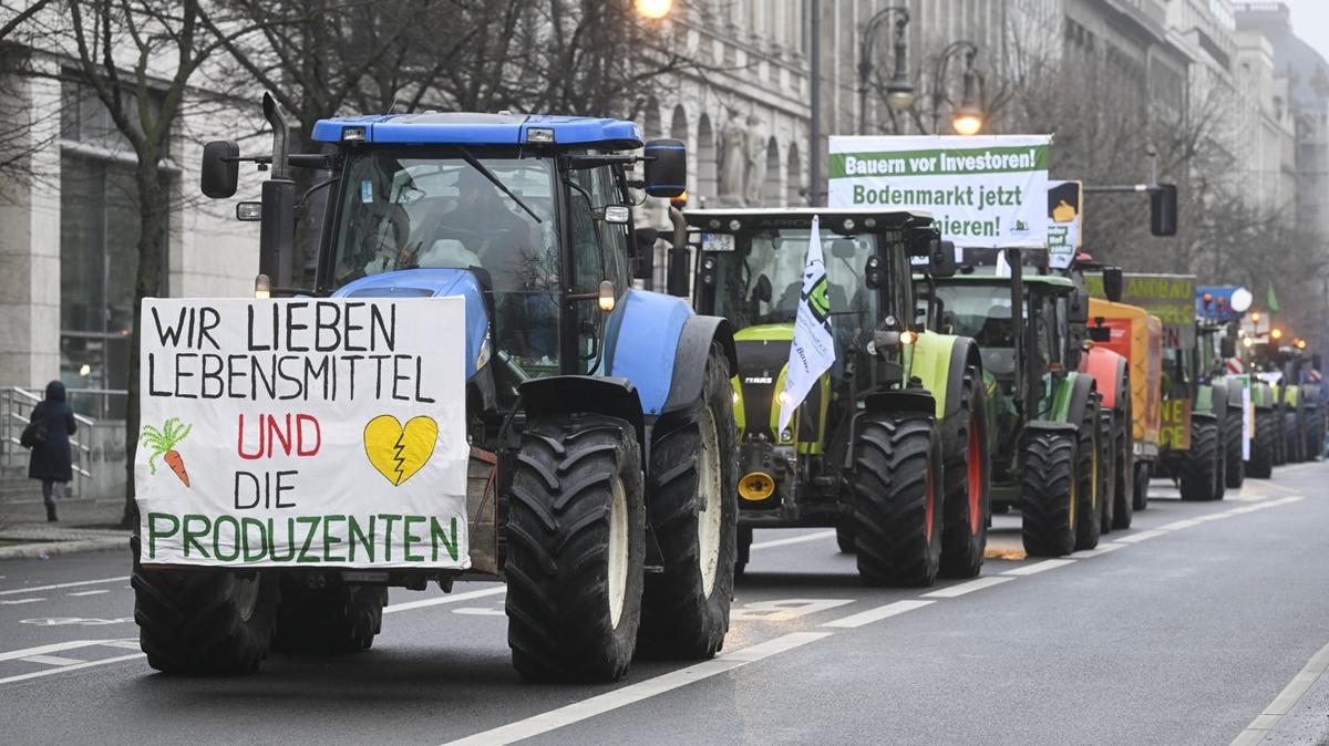 Berlin sokaklar�nda trakt�r� protesto: Tar�m politikalar�na kitlesel tepki
